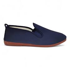 Zapatilla blanca estilo retro